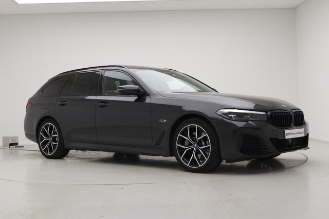 BMW 5-SERIE Touring 530e M-Sport | Panorama | 19" | Active Cruise Control | Head Up | Leder | Comfortzetels |