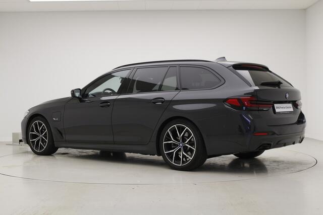 BMW 5-SERIE Touring 530e M-Sport | Panorama | 19" | Active Cruise Control | Head Up | Leder | Comfortzetels |
