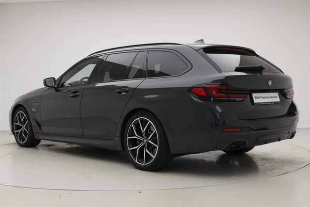 BMW 5-SERIE Touring 530e M-Sport | Panorama | 19" | Active Cruise Control | Head Up | Leder | Comfortzetels |