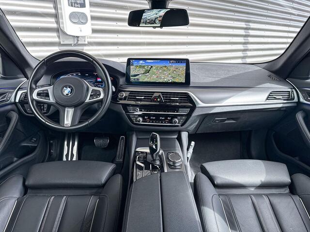 BMW 5-SERIE Touring 520i High Executive / M Sport / Parking Pack / Trekhaak