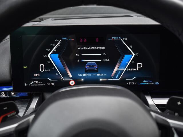 BMW 5-SERIE Touring 550e xDrive M-SPORT PRO | PANORAMADAK | ACTIVE CRUISE CONTROL | ELEKTR. VERST. STOELEN MET GEHEUGEN | B&W AUDIO | STOELVERWARMING EN VERKOELING | ADAPTIEF ONDERSTEL | COMFORT ACCES | IONIC GRILL | AMBIENT VERLICHTING | AKOESTISCH GLAS |
