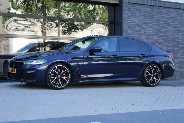 BMW 5-SERIE M550i xDrive High Executive | VOL! | PANO | B&W | MASSAGE | 4WIELSTURING | HUD | SOFT CLOSE | KEYLESS |