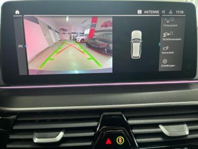 BMW 5-SERIE Touring 530e xDrive M-SPORT ** LASER, LEDER, PANORAMA, TREKH, HuD, H&K Sound, 19-inch LMV ** ¤ 39.000,= onder NP - Ex-BMW AG ** ** INFORMEER OOK NAAR ONZE AANTREKKELIJKE FINANCIAL-LEASE TARIEVEN **