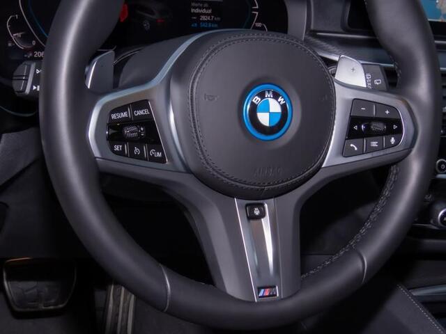 BMW 5-SERIE Touring 530e xDrive M-SPORT ** LASER, LEDER, PANORAMA, TREKH, HuD, H&K Sound, 19-inch LMV ** ¤ 38.200,= onder NP - Ex-BMW AG ** ** INFORMEER OOK NAAR ONZE AANTREKKELIJKE FINANCIAL-LEASE TARIEVEN **
