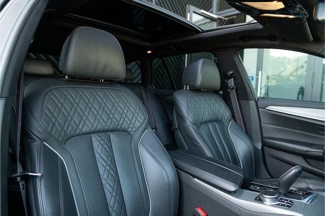 BMW 5-SERIE Touring 520i M Sport Pano Comfortstoel. Head Up Driving Assist Ambient Laser