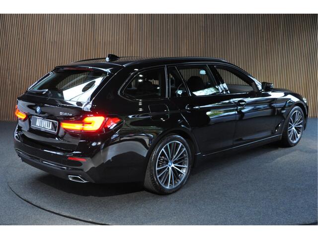 BMW 5-SERIE Touring 530e xDrive Navi Elektr. achterklep PDC Camera Carplay Virtual Elektr. uitklapbare trekhaak LED Stoelverwarming DAB Climate (3-zone) LM velgen BTW auto
