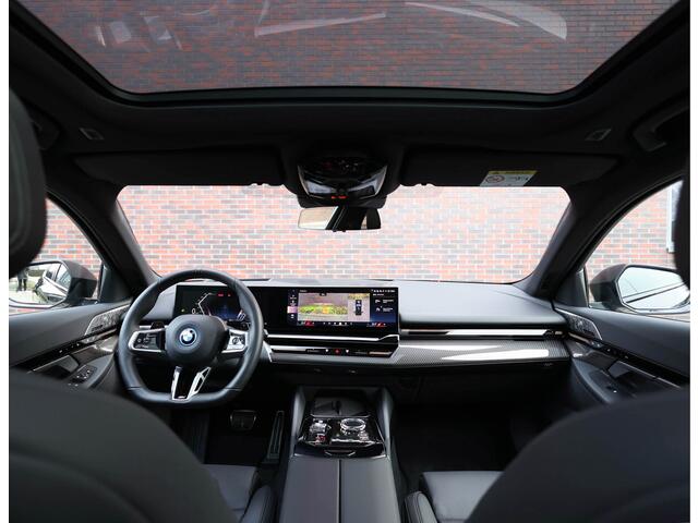 BMW 5-SERIE Touring 530e xDrive | M-Sport Pro - Pano - HUD - Trekhaak