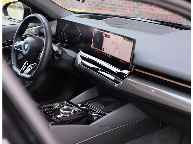 BMW 5-SERIE Touring 530e xDrive | M-Sport Pro - Pano - HUD - Trekhaak