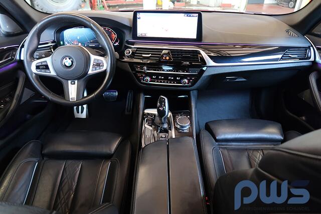 BMW 5-SERIE Touring 520i High Executive ///M-Sport / Full Option / NL / Dealerauto