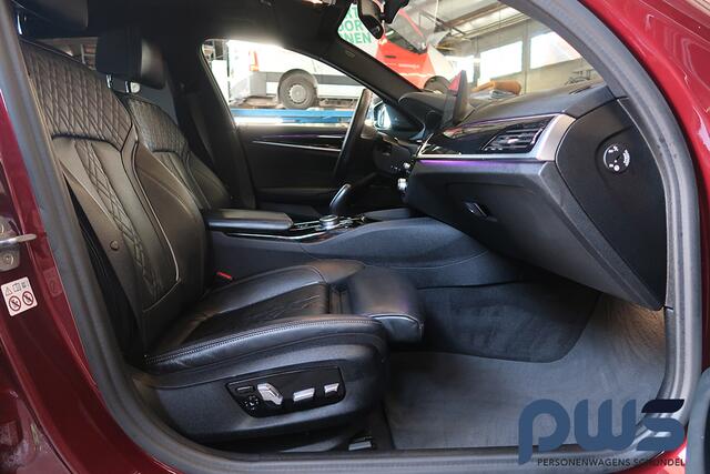 BMW 5-SERIE Touring 520i High Executive ///M-Sport / Full Option / NL / Dealerauto