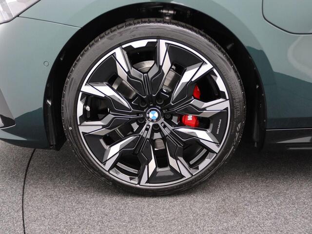 BMW 5-SERIE Touring 530e | M Sportpakket Pro | Individual Lak | Innovation Pack | Comfort Pack | Iconic Glow