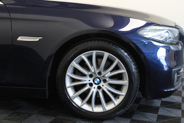 BMW 5-SERIE Touring 520d Luxury Edition