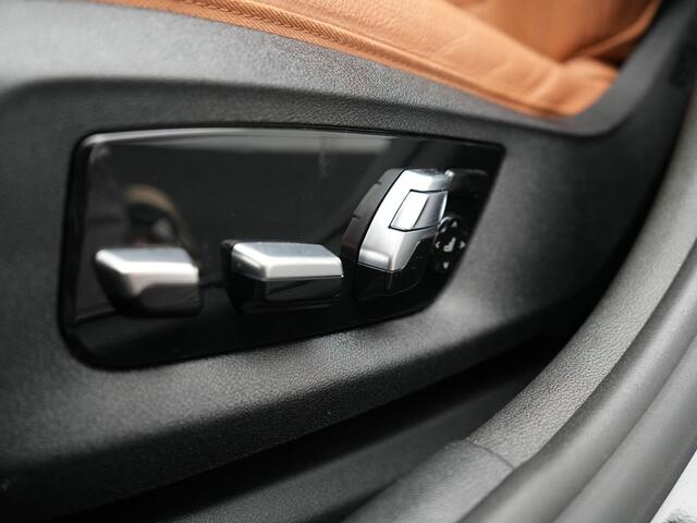 BMW 5-SERIE Touring 530e xDrive Luxury Line Plug In Hybrid 294pk Dealer O.H PHEV | Trekhaak Af Fabriek | Panodak | Camera | Lederen Comfortstoelen Memory & Verwarmd | Harman kardon | Adaptive Cruise | Virtual | Park assist | Blis | Verwarmd Stuur | |