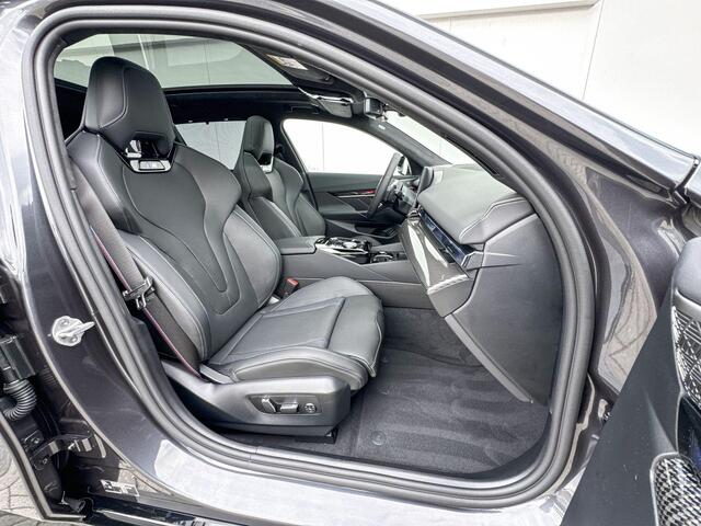 BMW 5-SERIE Touring 550e xDrive | M Sport Pro | Innovation Pack | Travel Pack | Comfort Pack | Trekhaak