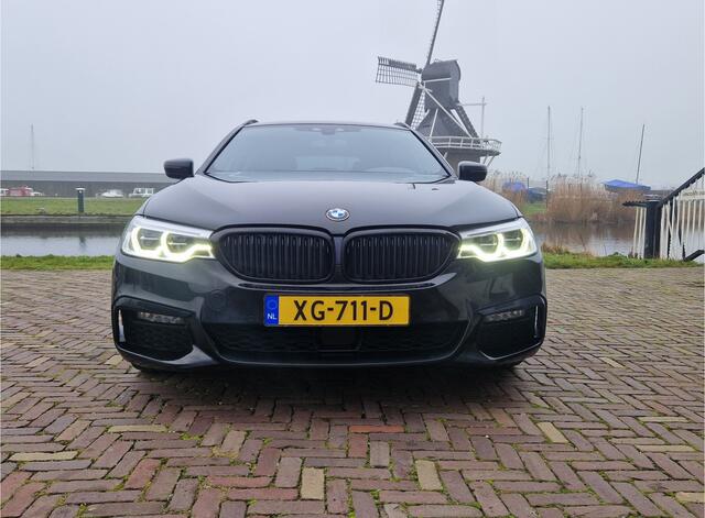 BMW 5-SERIE Touring 520d High Executive ACC / M-Pakket / Virtual display / Stoel verwarming & verkoeling / Carplay / Memory