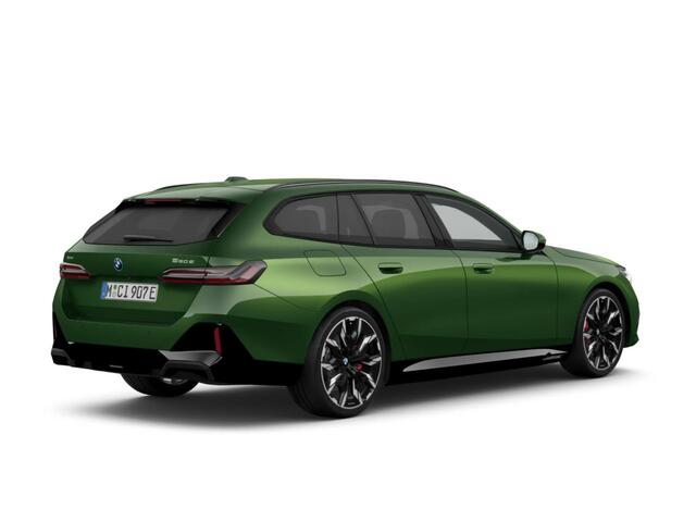 BMW 5-SERIE Touring 550e xDrive | M sportpakket Pro | Individual lak | Innovation pakket | Comfort pakket