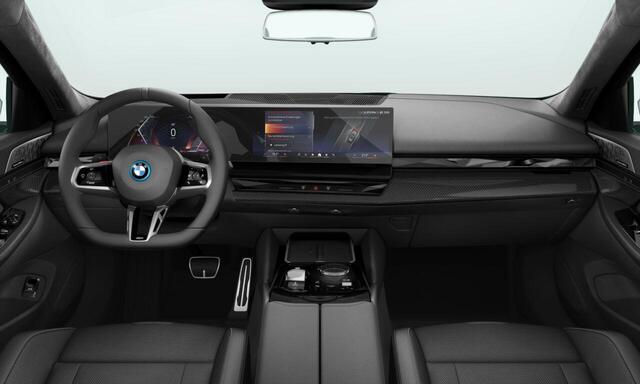 BMW 5-SERIE Touring 550e xDrive | M sportpakket Pro | Individual lak | Innovation pakket | Comfort pakket