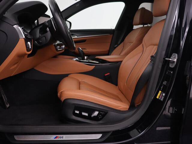 BMW 5-SERIE 530e M Sport | Panoramadak | Leder | Stoelverwarming | Camera | Carplay | Live Cockpit | Park Assist | Navigatie | Full LED | Sfeerverlichting | PHEV | Plug In
