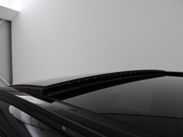 BMW 5-SERIE 530e M Sport | Panoramadak | Leder | Stoelverwarming | Camera | Carplay | Live Cockpit | Park Assist | Navigatie | Full LED | Sfeerverlichting | PHEV | Plug In