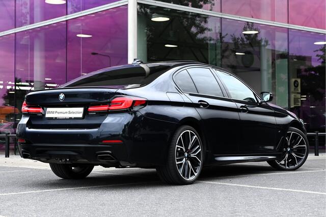 BMW 5-SERIE 545e xDrive High Executive M Sport Automaat / Schuif-kanteldak / Laserlight / Parking Assistant Plus / Head-Up / Stuurverwarming / Live Cockpit Professional