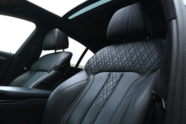 BMW 5-SERIE 545e xDrive High Executive M Sport Automaat / Schuif-kanteldak / Laserlight / Parking Assistant Plus / Head-Up / Stuurverwarming / Live Cockpit Professional