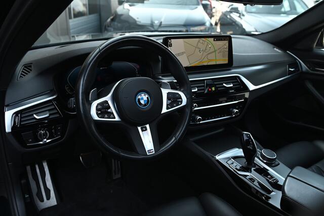 BMW 5-SERIE 545e xDrive High Executive M Sport Automaat / Schuif-kanteldak / Laserlight / Parking Assistant Plus / Head-Up / Stuurverwarming / Live Cockpit Professional