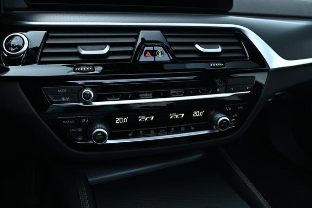 BMW 5-SERIE 545e xDrive High Executive M Sport Automaat / Schuif-kanteldak / Laserlight / Parking Assistant Plus / Head-Up / Stuurverwarming / Live Cockpit Professional