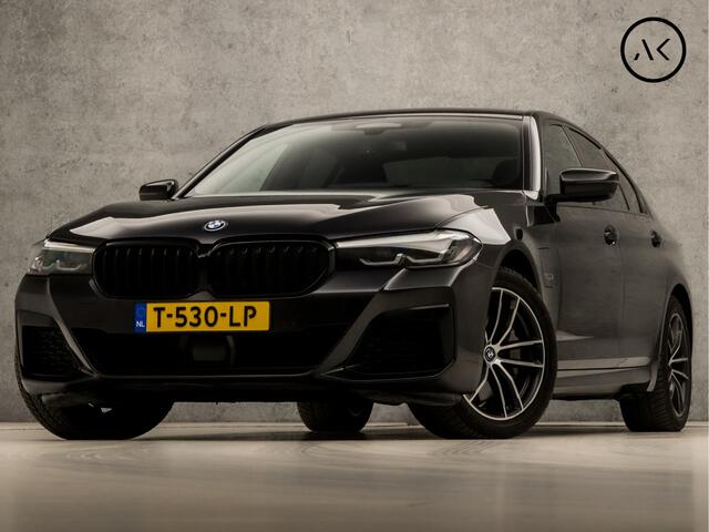 BMW 5-SERIE 530e xDrive M Sport 293Pk Automaat (APPLE CARPLAY, M PAKKET, ADAPTIVE CRUISE, GETINT GLAS, SFEERVERLICHTING, STUUR/STOELVERWARMING, SPORTSTOELEN, LEDER, TREKHAAK, CAMERA, NIEUWSTAAT)