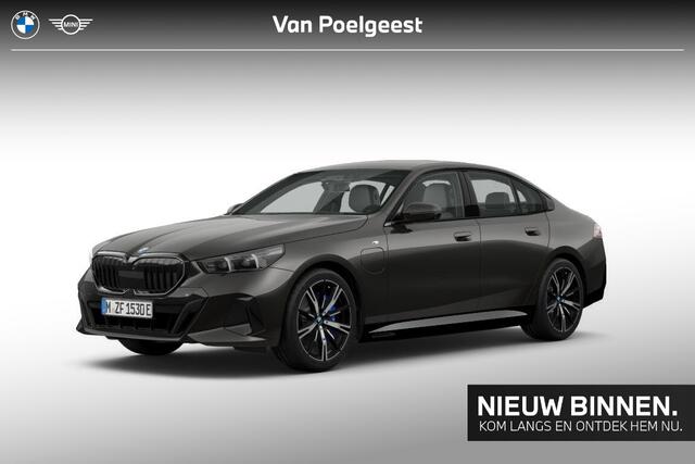 BMW 5-SERIE 550e xDrive M-Sport Pro / Driving Assistant Professional / Stoelventilatie / Harman Kardon / Parking Assistant Plus / Iconic Glow / Adaptief onderstel professional / 20 Inch