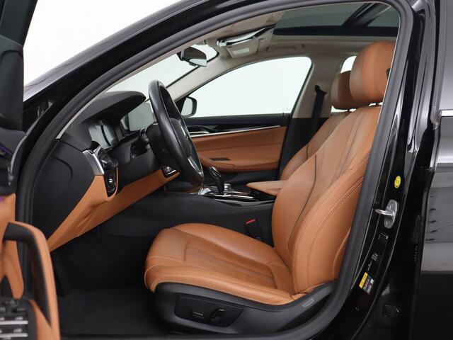 BMW 5-SERIE 530e Executive | Panoramadak | Leder | Stoelverwarming | Adaptief LED | Carplay | Sfeerverlichting | Keyless | Camera | Achterbankverwarming | Navigatie