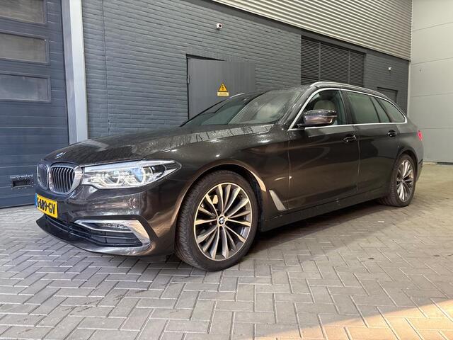 BMW 5-SERIE Touring 520i Corporate Lease High Executive | Luxury Line | Panoramadak | Camera | Dodehoekdetectie | 19 Inch