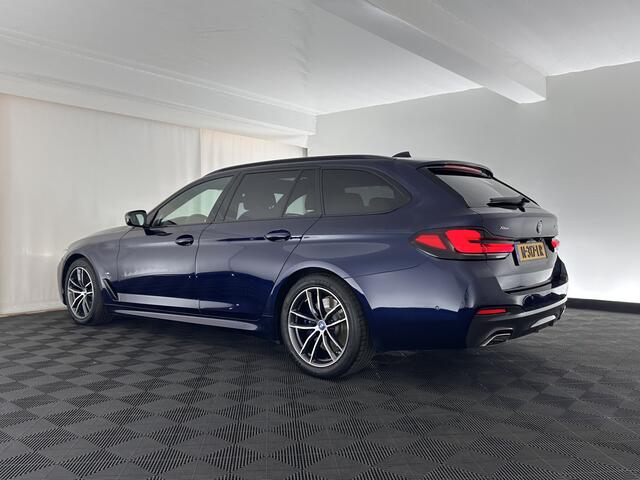 BMW 5-SERIE Touring 540d xDrive High Executive Aut. *PANO | LASER-LIGHT | HEAD-UP | LUXURY-LEATHER | BLIND-SPOT | MEMORY-PACK | HARMAN/KARDON | TOP-VIEW | DIGI-COCKPIT | HEATED-COMFORTSEATS | KEYLESS | NAVI-FULLMAP | 18''ALU |