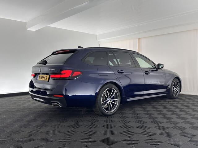 BMW 5-SERIE Touring 540d xDrive High Executive Aut. *PANO | LASER-LIGHT | HEAD-UP | LUXURY-LEATHER | BLIND-SPOT | MEMORY-PACK | HARMAN/KARDON | TOP-VIEW | DIGI-COCKPIT | HEATED-COMFORTSEATS | KEYLESS | NAVI-FULLMAP | 18''ALU |