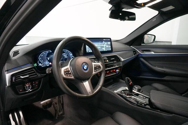 BMW 5-SERIE Touring 530e xDrive M-Sport | Panoramadak | Premium Selection Garantie