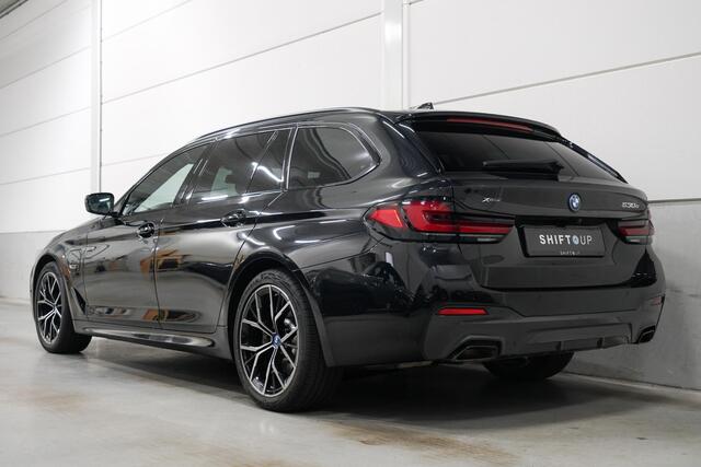 BMW 5-SERIE Touring 530e xDrive M-Sport | Panoramadak | Premium Selection Garantie