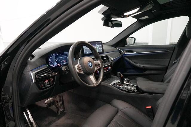 BMW 5-SERIE Touring 530e xDrive M-Sport | Panoramadak | Premium Selection Garantie