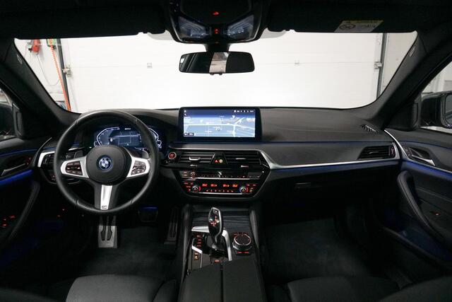 BMW 5-SERIE Touring 530e xDrive M-Sport | Panoramadak | Premium Selection Garantie