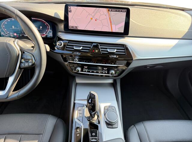 BMW 5-SERIE 530e High Executive I Trekhaak I Leder I 360 Camera