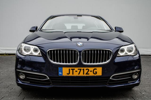 BMW 5-SERIE Touring 520i Aut.8 184pk Luxury Edition Comfortstoelen/ Prof. navigatie/ Elektr. voorstoelen/ stoelverwarming/ Leer/ Pdc