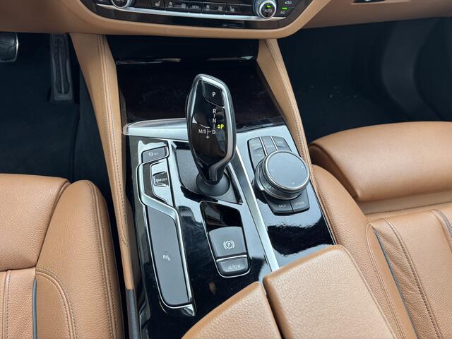 BMW 5-SERIE 520i High Executive M Sport Automaat / Achteruitrijcamera / Adaptieve LED / M Sportonderstel / Live Cockpit Professional / Parking Assistant