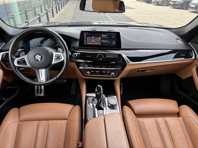BMW 5-SERIE 520i High Executive M Sport Automaat / Achteruitrijcamera / Adaptieve LED / M Sportonderstel / Live Cockpit Professional / Parking Assistant
