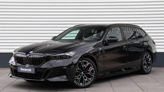 BMW 5-SERIE Touring 530e xDrive M-Sport Pro | Stoelventilatie | Harman/Kardon | Panoramadak | Head-up | Trekhaak | Carbon