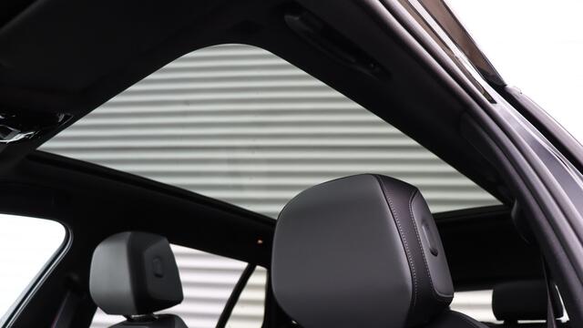 BMW 5-SERIE Touring 530e xDrive M-Sport Pro | Stoelventilatie | Harman/Kardon | Panoramadak | Head-up | Trekhaak | Carbon