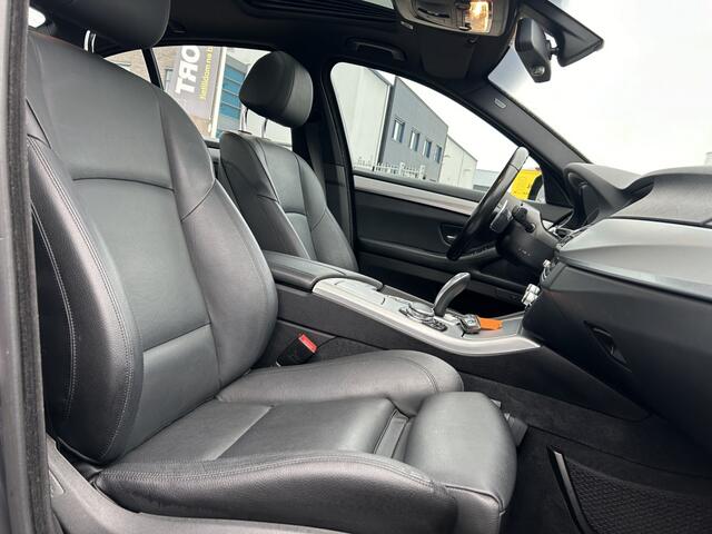 BMW 5-SERIE 520i M Sport Pakket / Dakje / Xenon / Leer