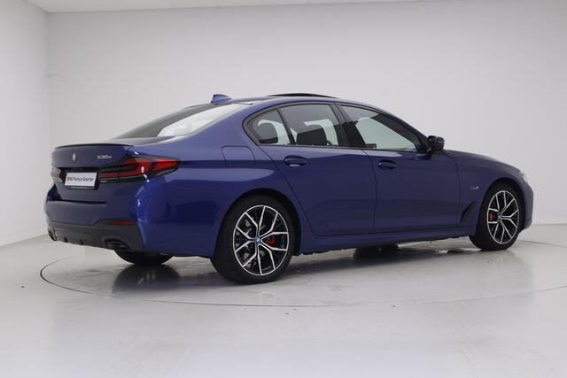 BMW 5-SERIE 530e High Executive | M-Sport Pro | Drive Assist Prof | Laser | Harman/Kardon | Schuif-/kantel Le Mans Blue Metallic Individual Special Request Lakkleur
