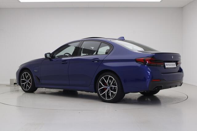 BMW 5-SERIE 530e High Executive | M-Sport Pro | Drive Assist Prof | Laser | Harman/Kardon | Schuif-/kantel Le Mans Blue Metallic Individual Special Request Lakkleur
