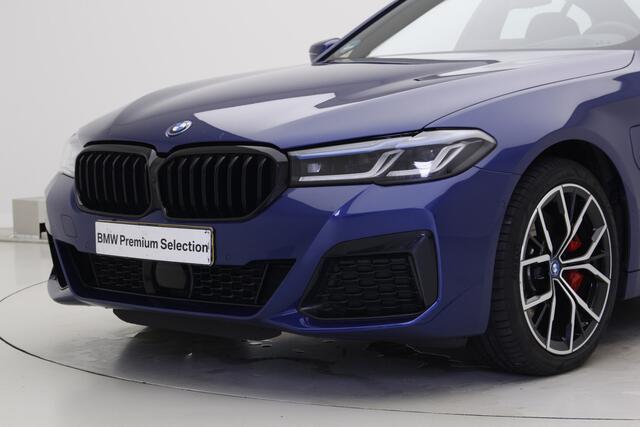 BMW 5-SERIE 530e High Executive | M-Sport Pro | Drive Assist Prof | Laser | Harman/Kardon | Schuif-/kantel Le Mans Blue Metallic Individual Special Request Lakkleur