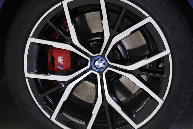 BMW 5-SERIE 530e High Executive | M-Sport Pro | Drive Assist Prof | Laser | Harman/Kardon | Schuif-/kantel Le Mans Blue Metallic Individual Special Request Lakkleur