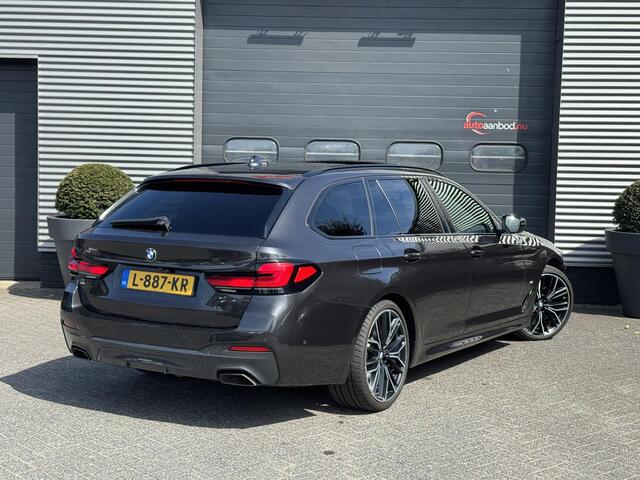 BMW 5-SERIE Touring 540d xDrive High Executive M-Sport | Panoramadak | Camera | Head-Up Display | 20 Inch Lichtmetalen Velgen |