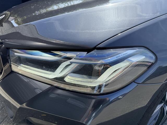 BMW 5-SERIE Touring 540d xDrive High Executive M-Sport | Panoramadak | Camera | Head-Up Display | 20 Inch Lichtmetalen Velgen |